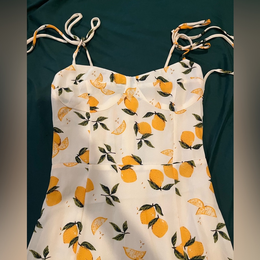 Ribbon tie lemon print midi dress with slit - Picture 3 of 4